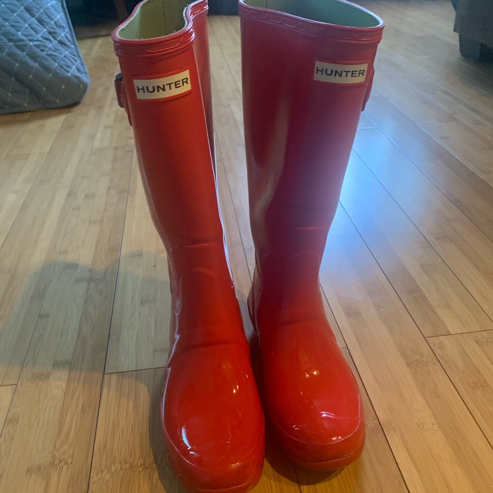 Hunter rain boots red.  Wide calf. Huntress